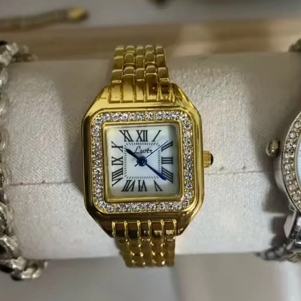 Panthere Elegant Gold Watch